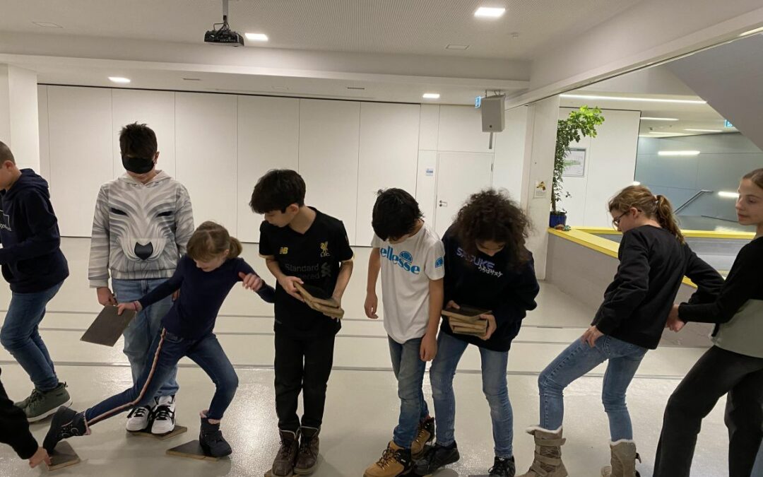 Schüler entwickeln gegenseitiges Vertrauen beim EPIA-Teamtraining
