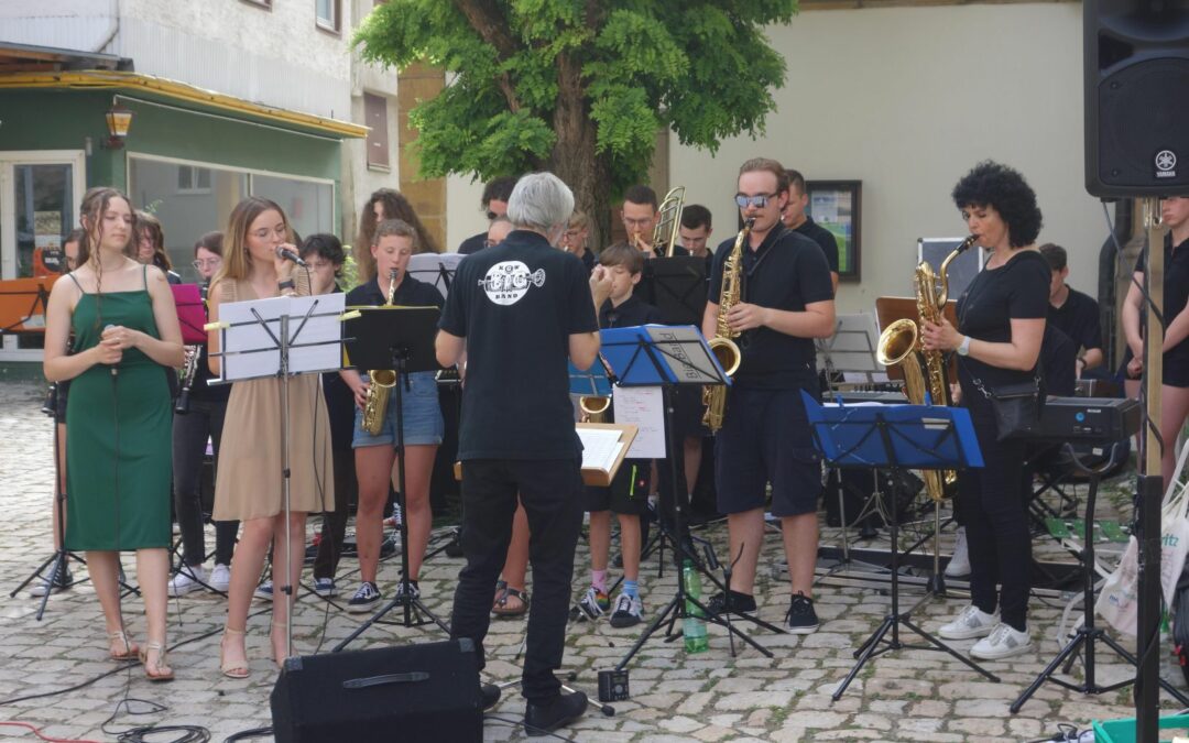 Big Band beim Café Rambazamba